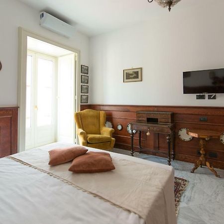 Palazzo Doria D'Angri Bed & Breakfast Наполи Екстериор снимка