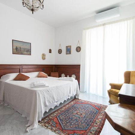 Palazzo Doria D'Angri Bed & Breakfast Наполи Екстериор снимка