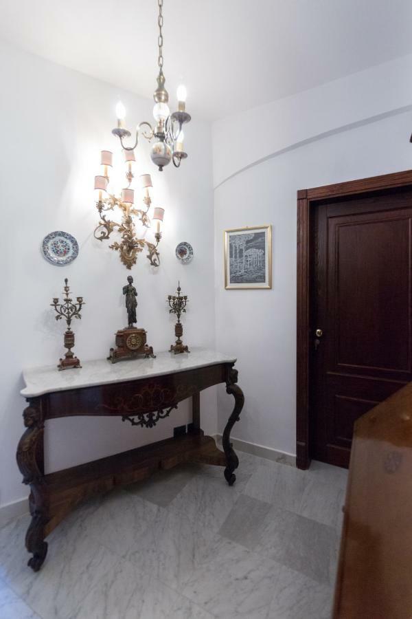 Palazzo Doria D'Angri Bed & Breakfast Наполи Екстериор снимка